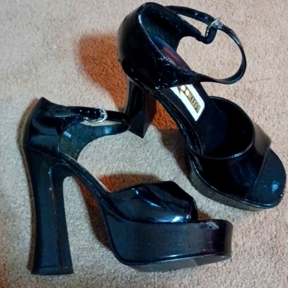 Vintage 90s platforms size 6